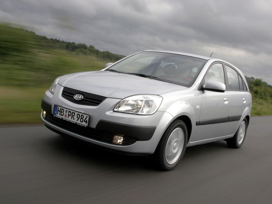  Kia Rio Hatchback 2005 года  (фото 25 из 39)